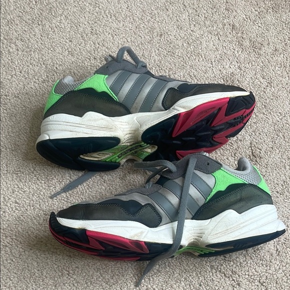 Adidas Gray and Green Sneakers Modern Design - Picture 5 of 7